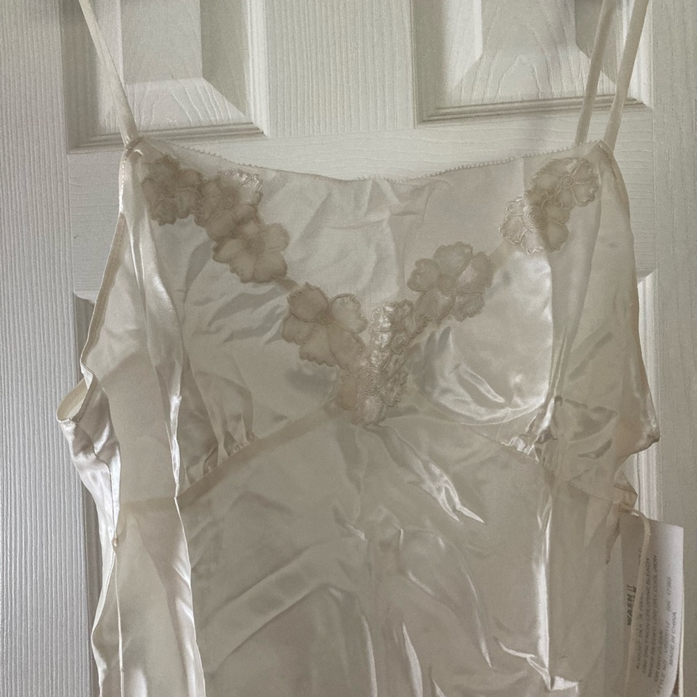 Lingerie - Picture 6 of 11